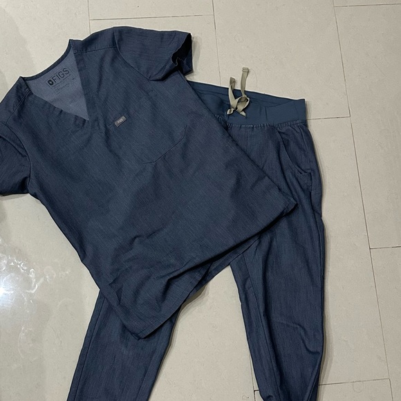 Figs Scrub Pants Beautiful Heather Denim Color - Picture 2 of 2